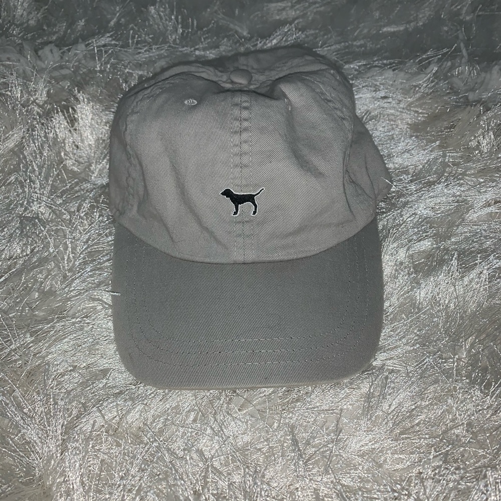 vs pink hat